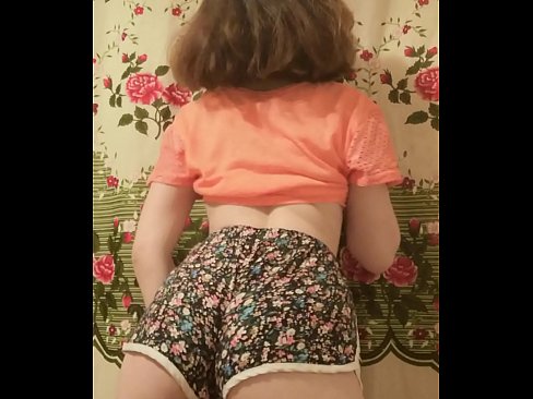 ❤️ Kynþokkafull ung stúlka klæðir sig í stuttbuxurnar á myndavélinni ❤ Klám á is.my-hentai-gallery.ru